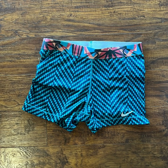 Nike pro shorts - Picture 1 of 3